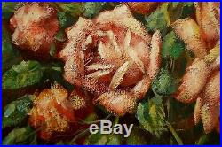 Bouquet de roses. Huile / toile de 1957, signé DUCRET. Cadre doré h 64x54 cm